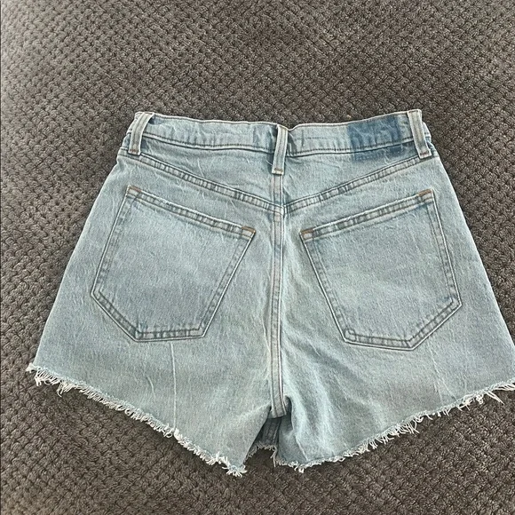 Abercrombie & Fitch 90s relaxed cutoff short high rise - Picture 3 of 7